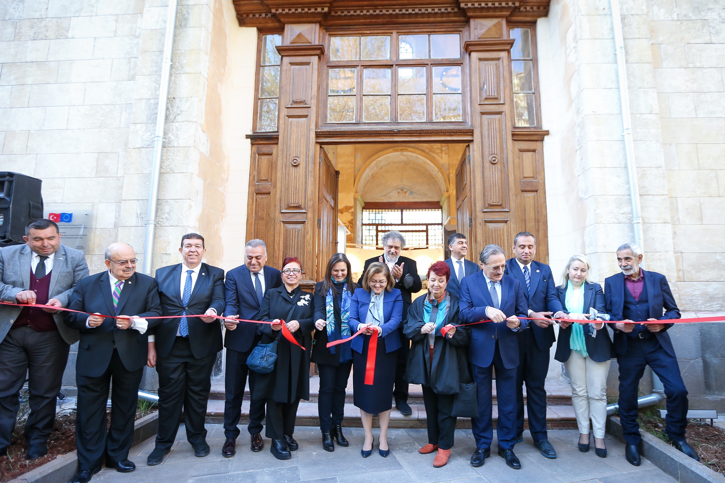 TÜRK ARKEOLOJİ VE KÜLTÜREL MİRAS ENSTİTÜSÜ'NDE İLK SERGİ AÇILDI | Gaziantep  Büyükşehir Belediyesi